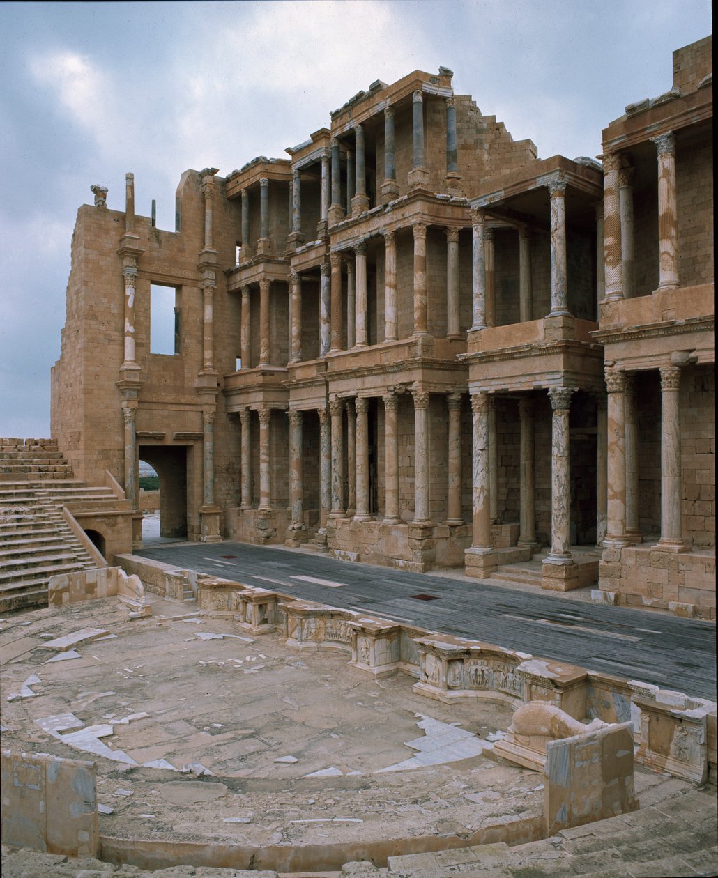 Roma tiyatrosunun sahnesi, 2.-3. yüzyıl by Roman