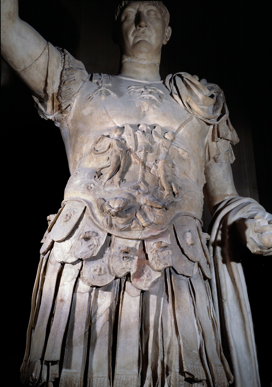 Roma İmparatoru Trajan Heykeli (Marcus Ulpius Traianus veya Traiano) (MS 53-117) ayakta, savaş gemisi. İmparator Domitian