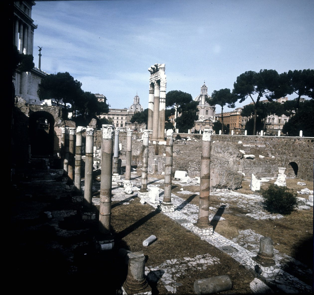 Sezar Forumu MÖ -54'te başladı ve İmparator Augustus (Octavian veya Octavianus) (MÖ 63 - 14) döneminde sona erdi. Roma. by Roman