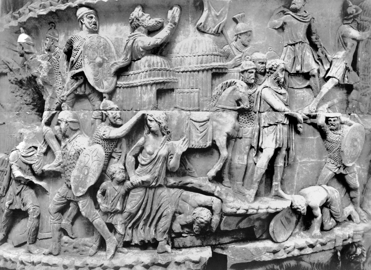 İmparatorun yağmalanırken bir köye gelmesi, Marcus Aurelius'un sütunundan detay, MS 180-196 (mermer) (s/b fotoğraf) by Roman