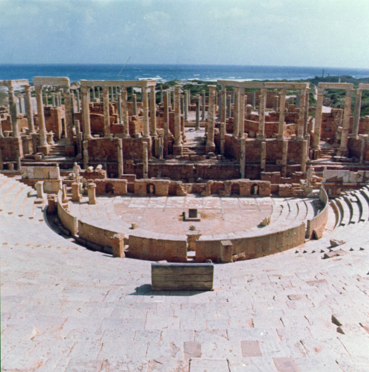 Tiyatro by Roman