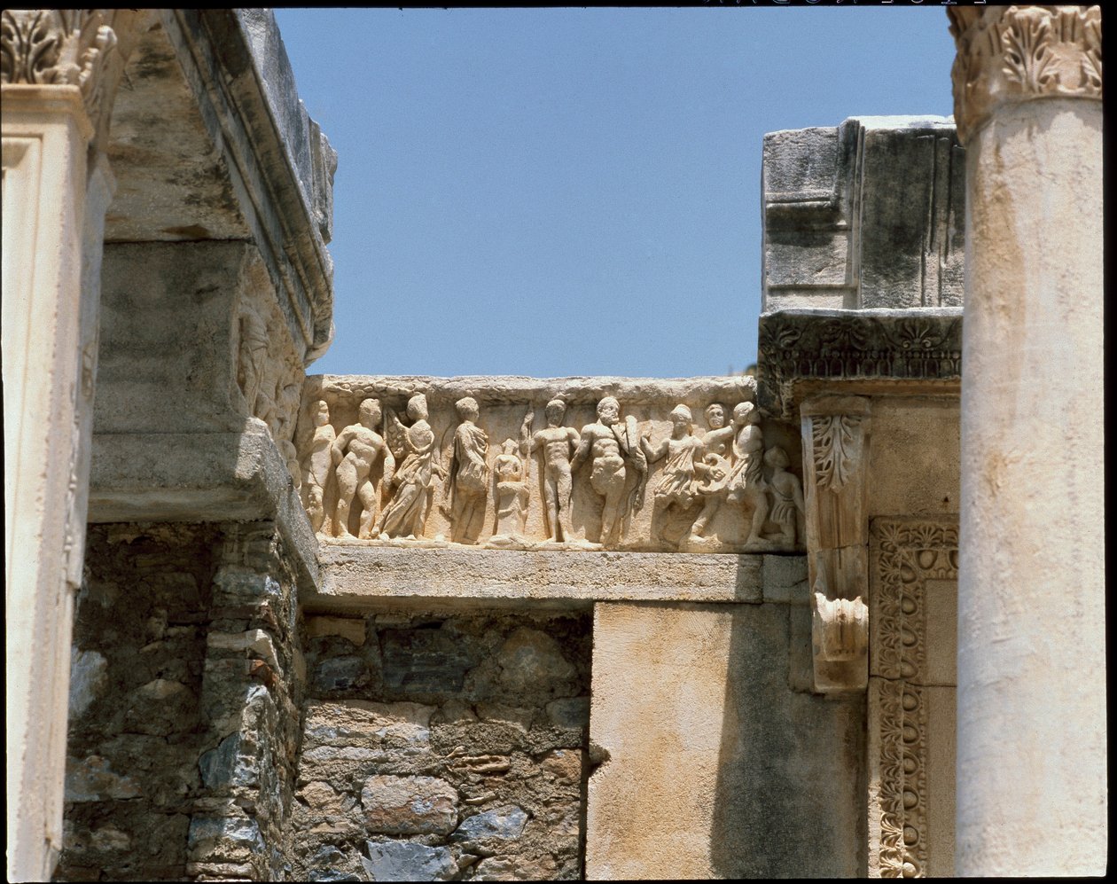 Hadrian tapınağının görünümü by Roman