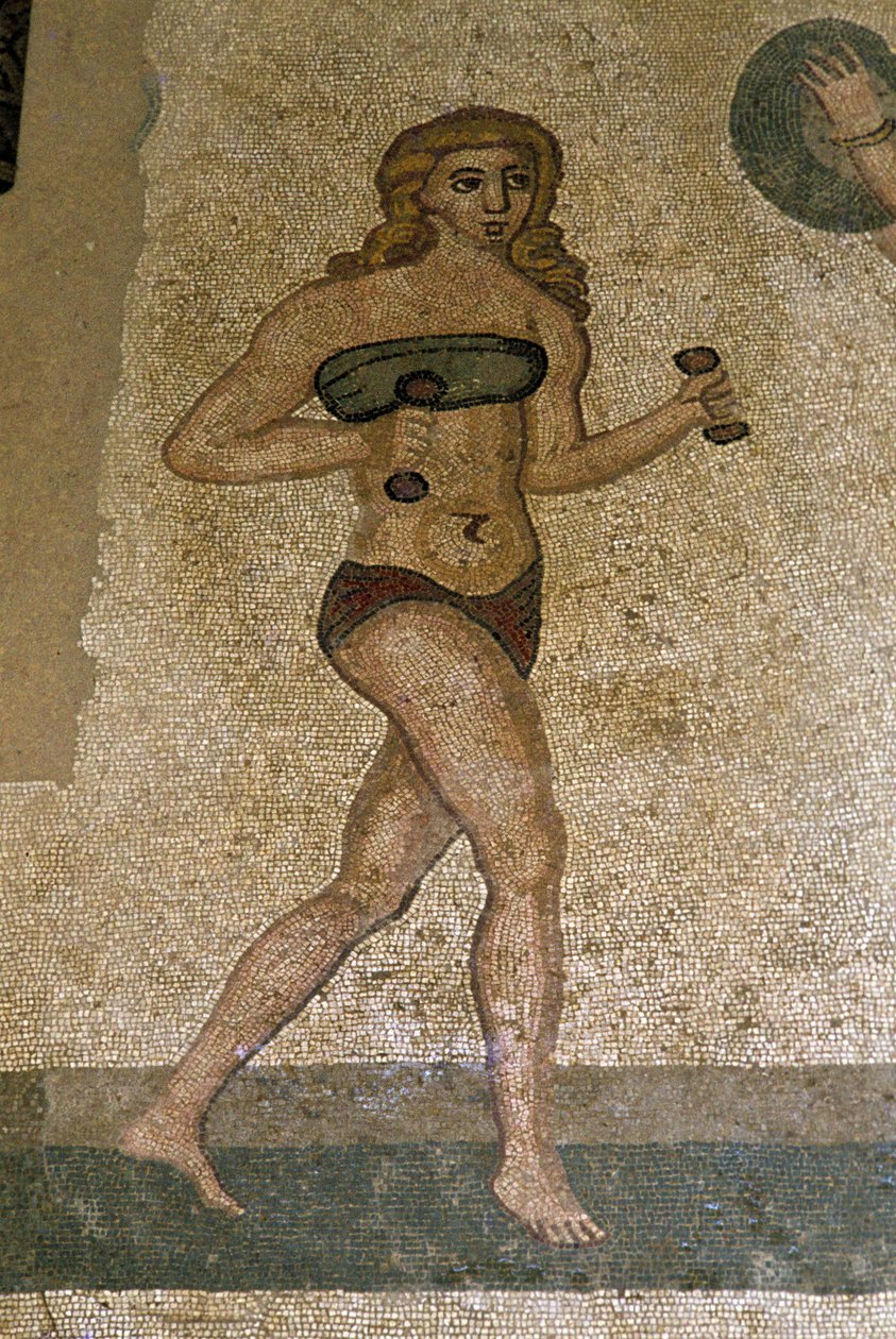 Genç Romalılar fiziksel egzersizler yaptılar. Böbreklerin etrafına peştamal ve göğüs üzerine bir strophium (sütyen atası) giyerler. Böbreklerin etrafında bir somun. Villa del Casale, Piazza Armerina (Sicilya) 3. - 4. yüzyıl Roma Mozaiği. by Roman