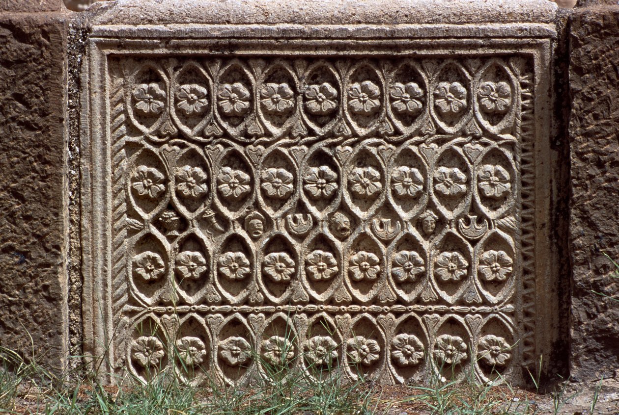 Oyma bezemeli mimari parça, Yüksek İmparatorluk Dönemi (MÖ 27-395) by Roman Imperial Period