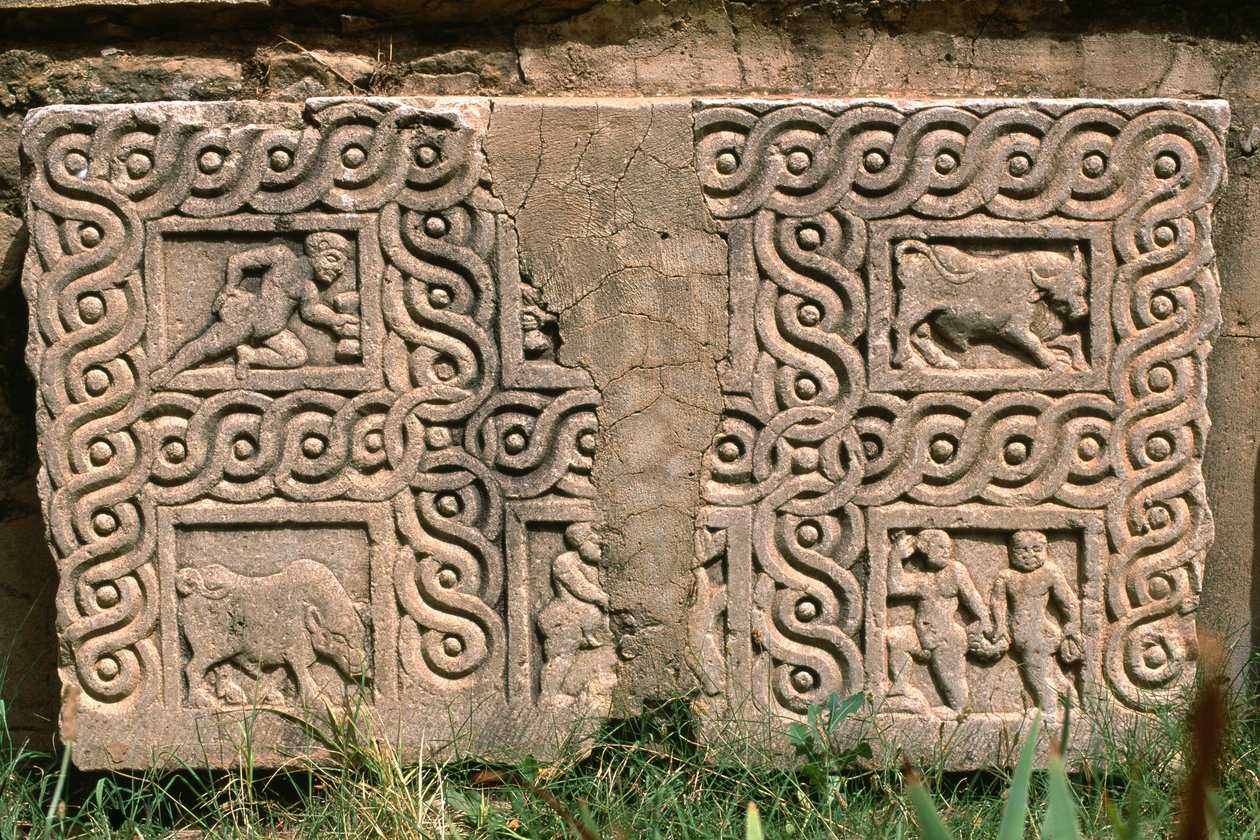 Oyma bezemeli mimari parça, Yüksek İmparatorluk Dönemi (MÖ 27-395) (bkz. detay 267012) by Roman Imperial Period