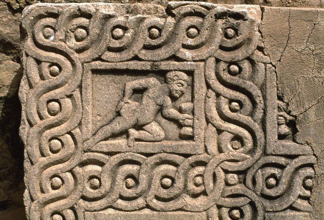 Oyma bezemeli mimari parça, detay, Yüksek İmparatorluk Dönemi (M.Ö 27-395) (ayrıca bkz. 267011) by Roman Imperial Period
