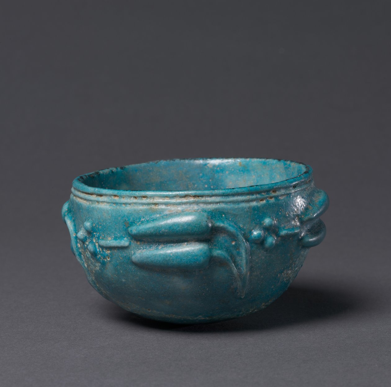 Lotus Tomurcuğu Dekorasyonlu Kase, Mısır, 1-200 by Roman Imperial Period