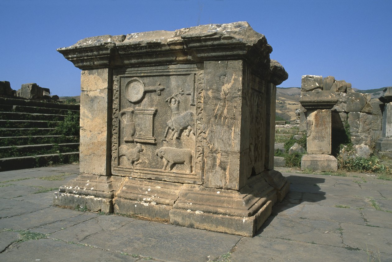 Tarihli mimari parça, Yüksek İmparatorluk Dönemi (M.Ö. 27-395) by Roman Imperial Period