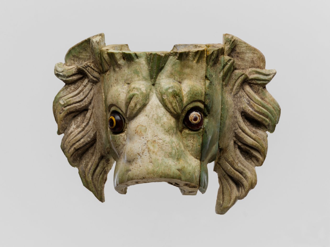 Cam gözlü aslan başı protom by Roman Imperial Period