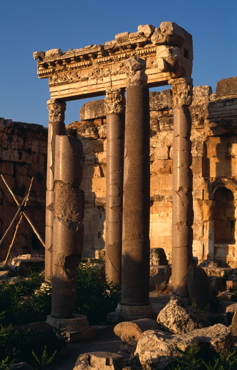 Jüpiter Heliopolitanus Kutsal Alanı, avludaki revak, Yüksek İmparatorluk Dönemi (M.Ö. 27-395) by Roman Imperial Period