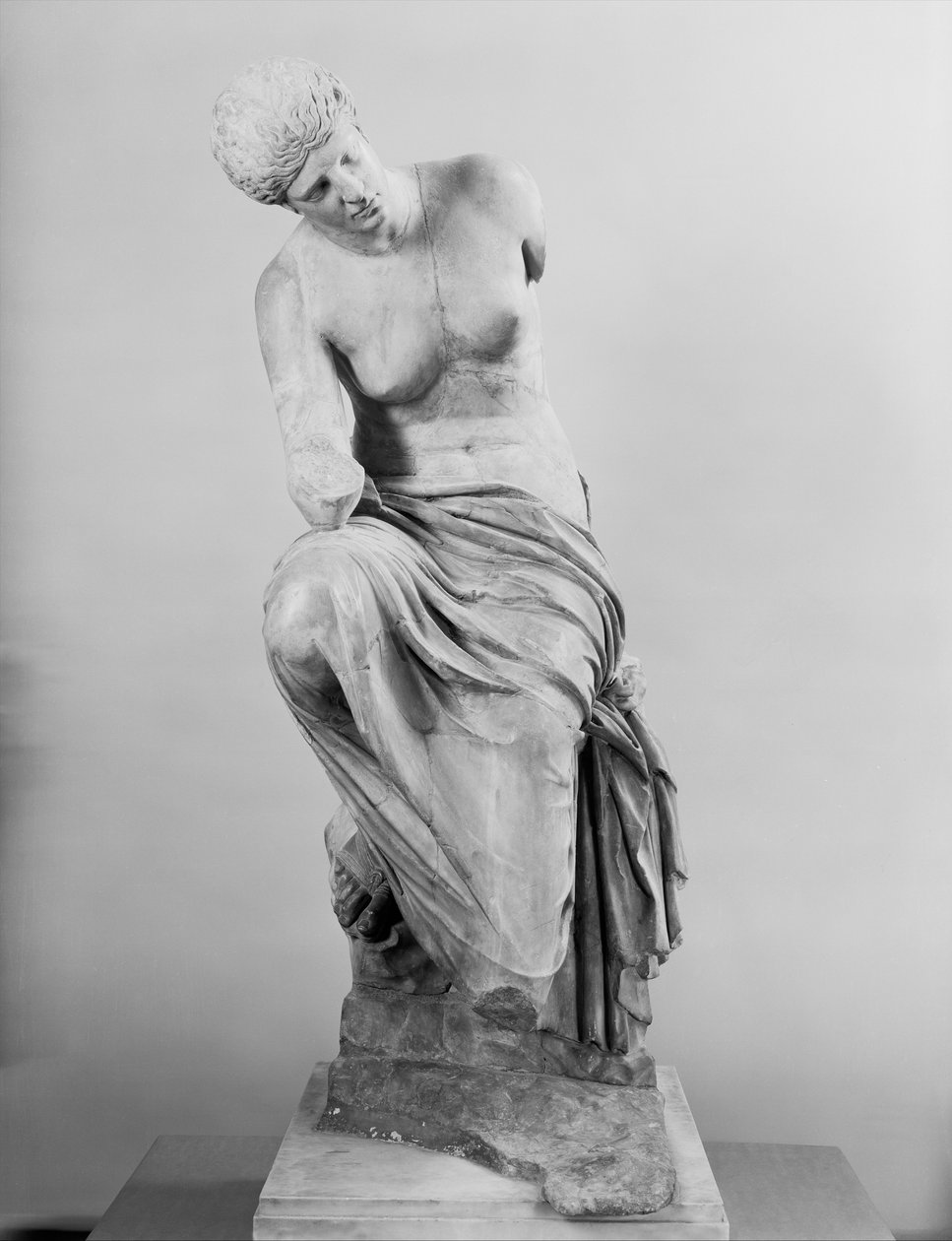 Oturan İlham Perisi Heykeli by Roman Imperial Period