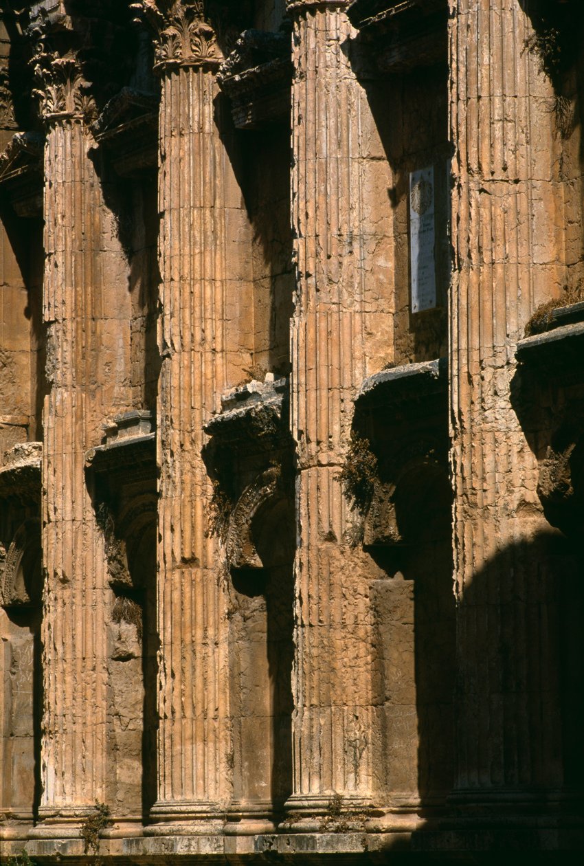 Bacchus Tapınağı, detay, Yüksek İmparatorluk Dönemi (MÖ 27-395) by Roman Imperial Period