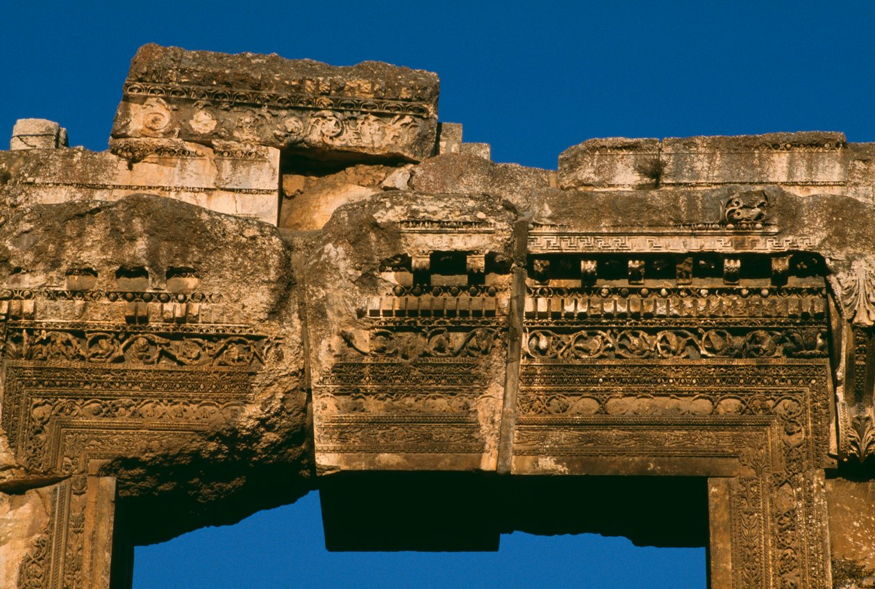 Bacchus Tapınağı, kapı lentosu detayı, Yüksek İmparatorluk Dönemi MÖ 27 - MS 395 fotoğraf by Roman Imperial Period