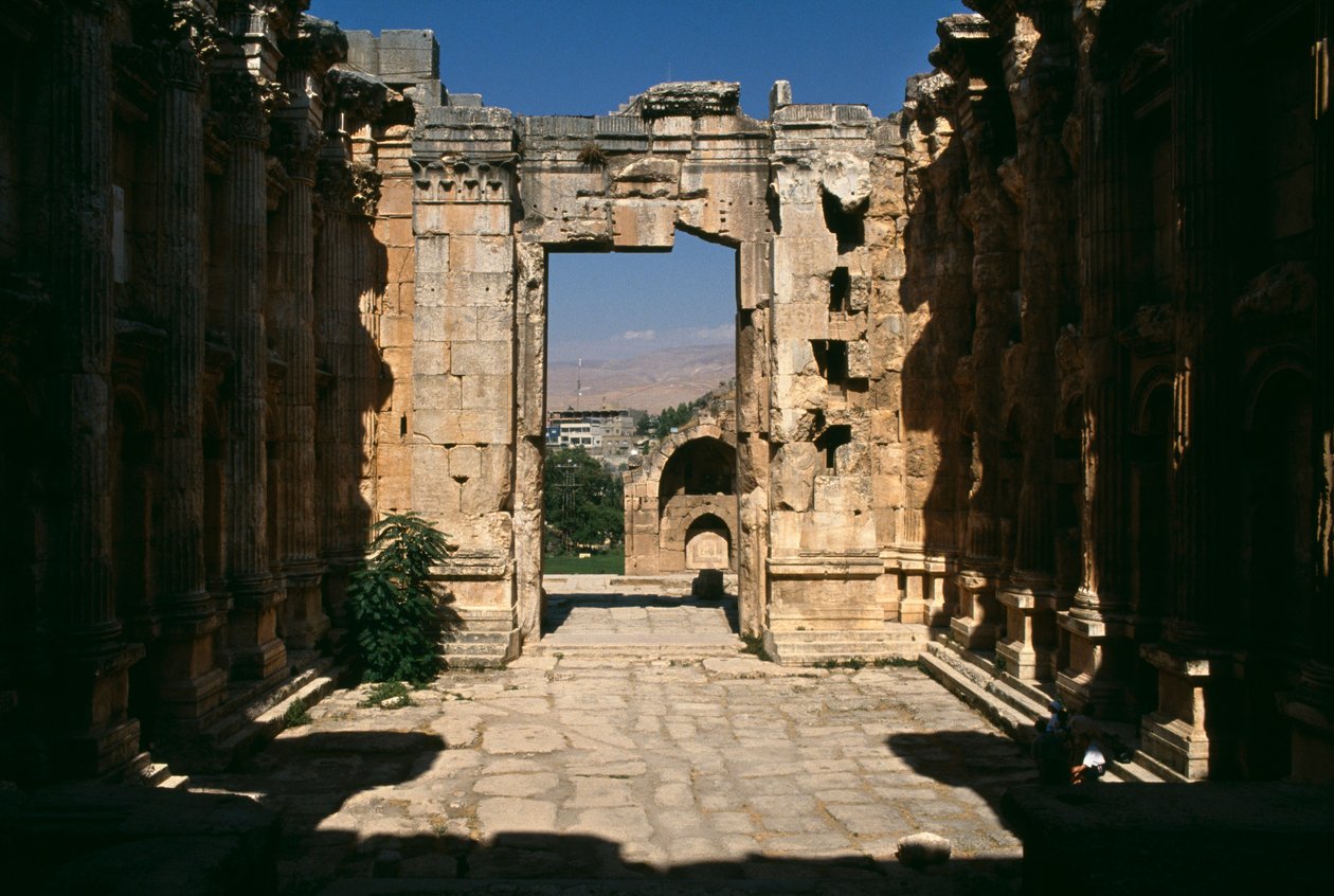 Bacchus Tapınağı, detay, içeriden görünüm, Yüksek İmparatorluk Dönemi (M.Ö 27-395) by Roman Imperial Period