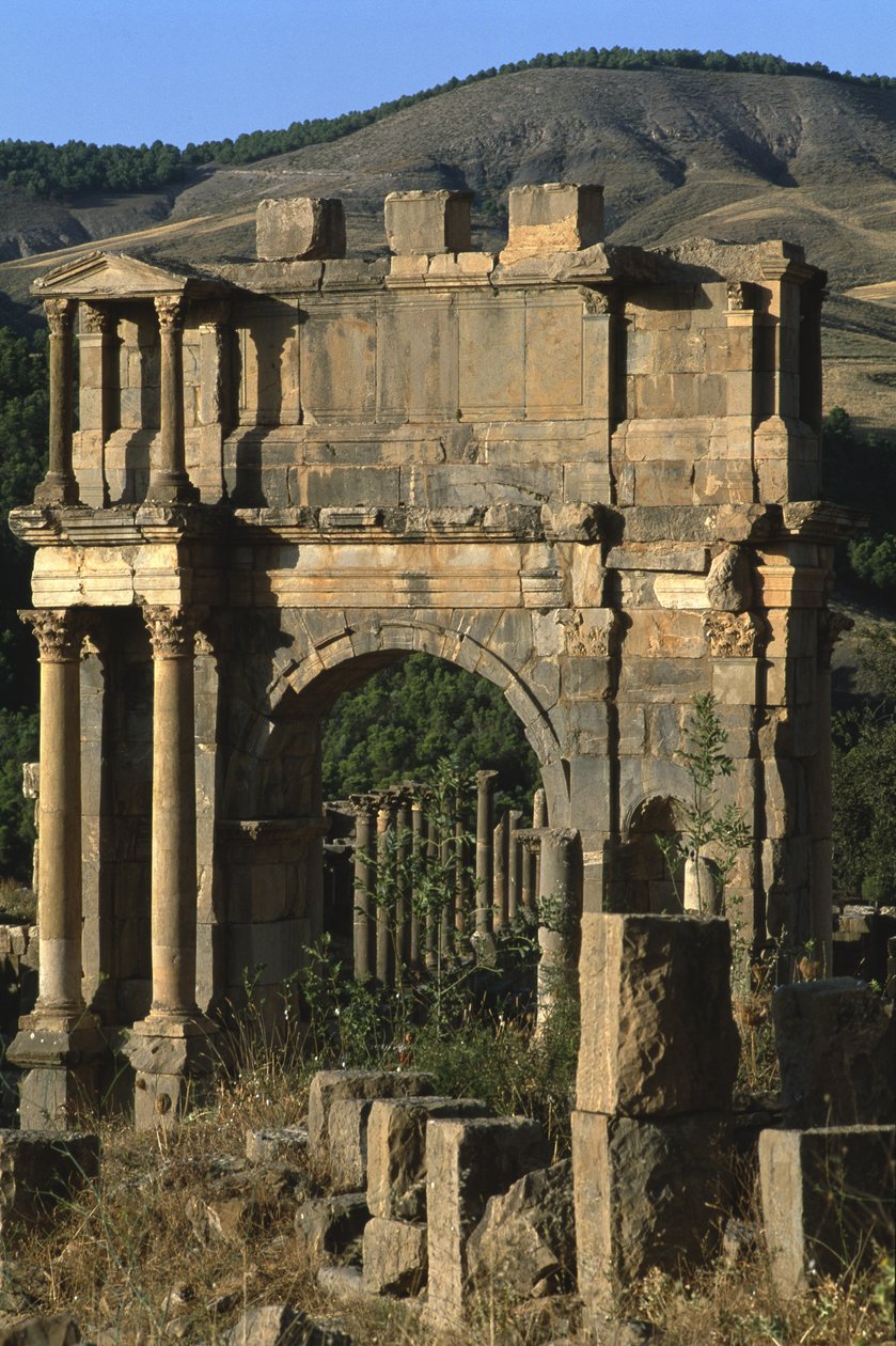 İmparator Caracalla onuruna inşa edilen zafer takı, Yüksek İmparatorluk Dönemi (MÖ 27-395) by Roman Imperial Period