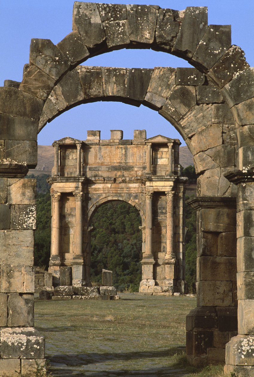 İmparator Caracalla onuruna inşa edilen zafer takı, Yüksek İmparatorluk Dönemi (MÖ 27-395) by Roman Imperial Period