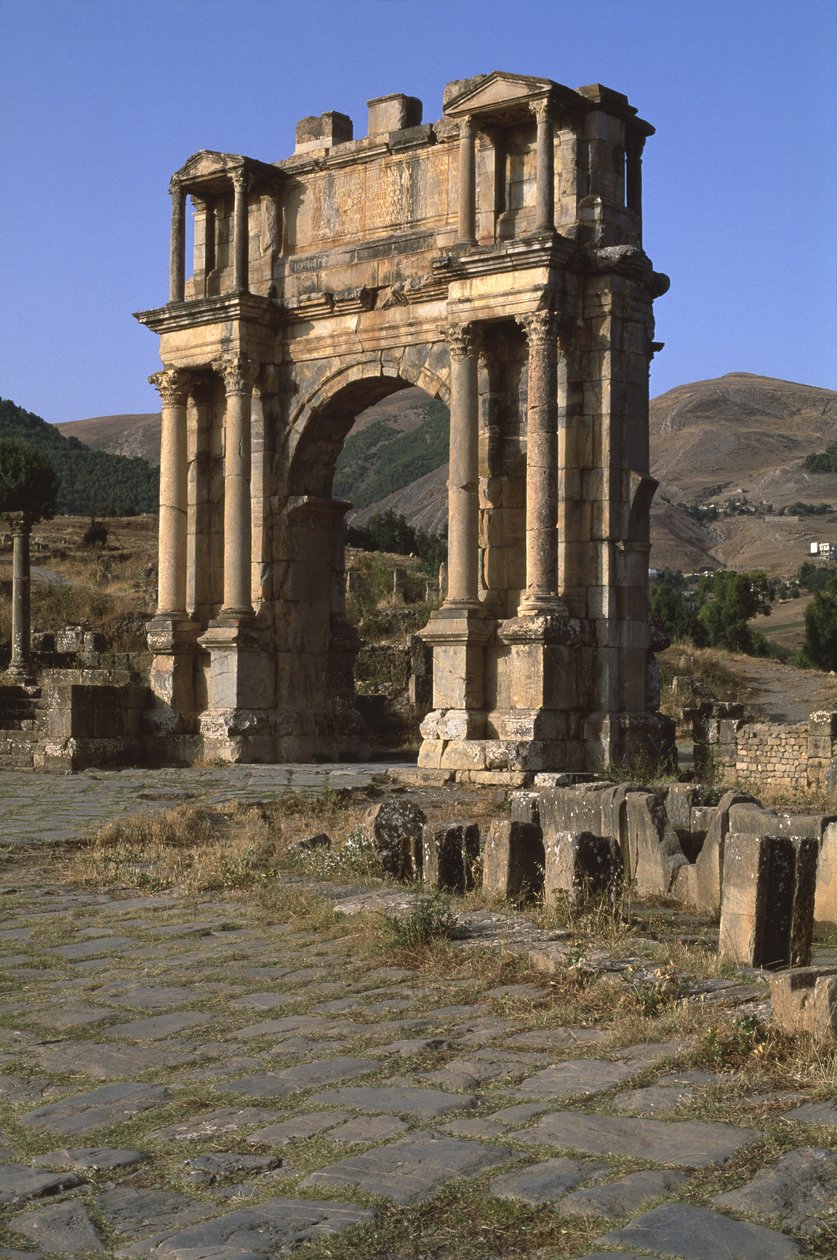 İmparator Caracalla onuruna inşa edilen zafer takı, Yüksek İmparatorluk Dönemi (MÖ 27-395) by Roman Imperial Period