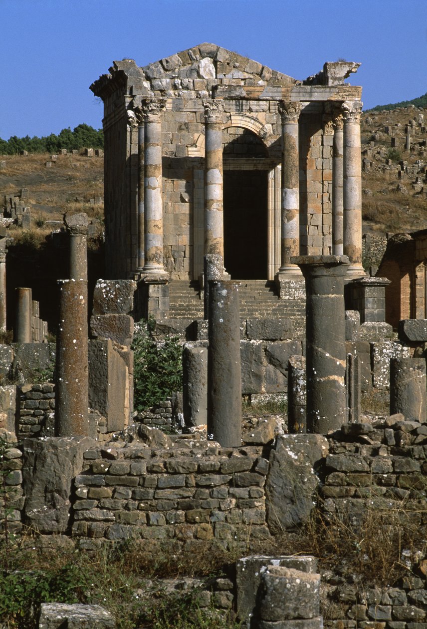 Septimian ailesinin tapınağının görünümü, Yüksek İmparatorluk Dönemi (MÖ 27 - MS 395) (ayrıca bkz. 267063 ve 267064) by Roman Imperial Period