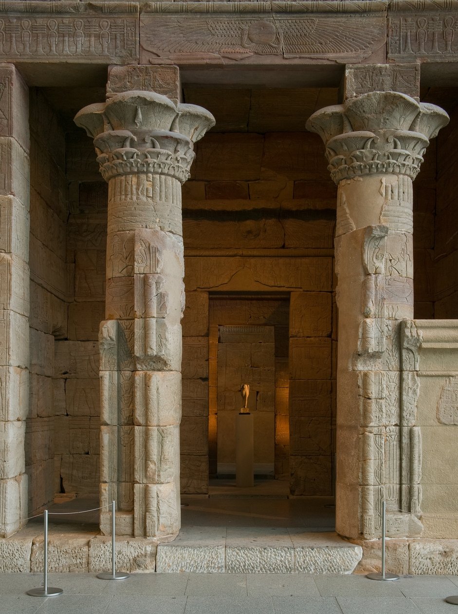 Dendur Tapınağı, yaklaşık MÖ 10 (eolian kumtaşı) by Roman Period Egyptian