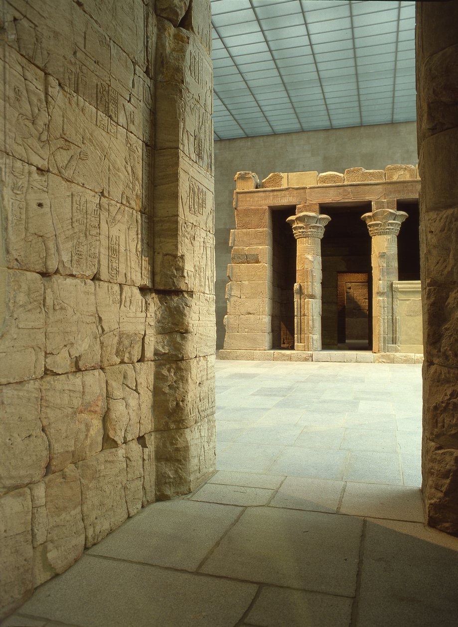 Dendur Tapınağı, yaklaşık MÖ 10 (eolian kumtaşı) by Roman Period Egyptian
