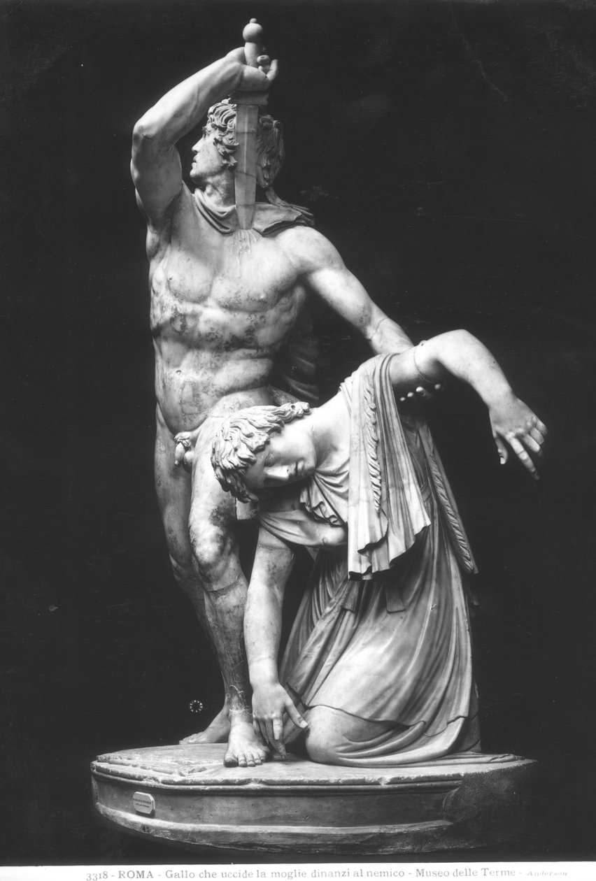 Paetus ve Arria olarak da bilinen Karısını Düşmandan Önce Öldürerek Kendini Öldüren Bir Galyalı, bir Yunan orijinalinin Roma kopyası (mermer) (s/b fotoğraf) by Roman Roman