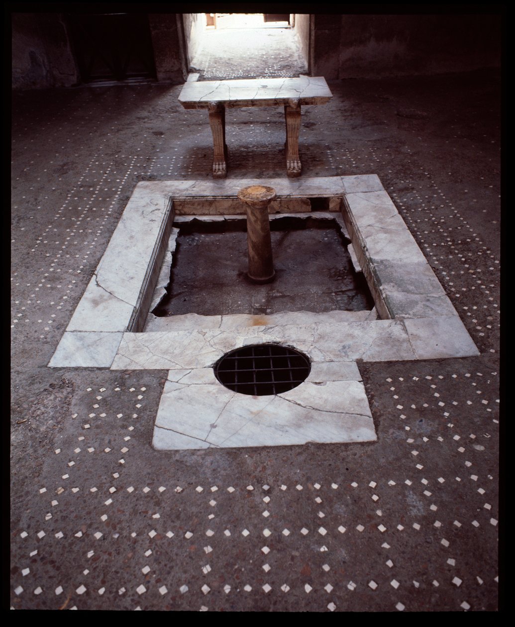 Ahşap Bölme Evinin Atriumu, MÖ 5. yy - MS 1. yy by Roman Roman