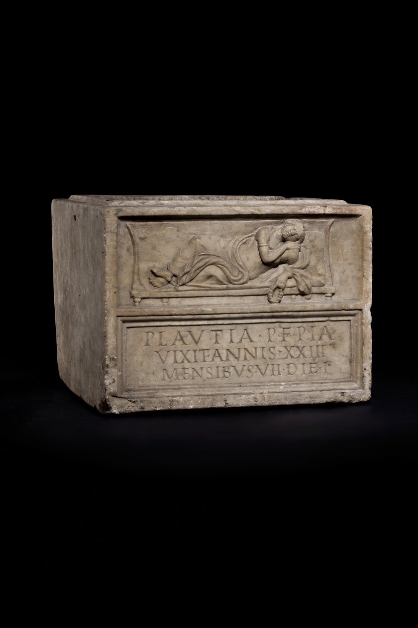 Cinerary semaver, MS 1. yüzyıl sonu ile 2. yüzyıl başı (mermer) by Roman Roman