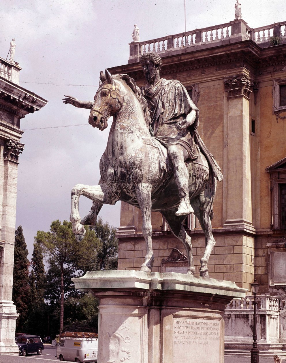Marc Aurelius'un atlı heykeli - Campidoglio Meydanı, Roma by Roman Roman