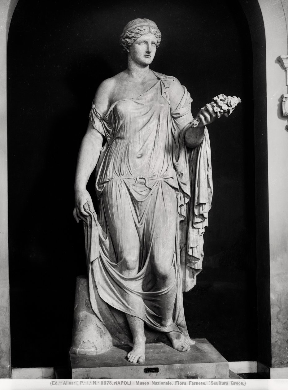 Flora Farnese adlı kadın heykeli, MS 2.-3. yüzyıl (mermer) (s/b fotoğraf) by Roman Roman