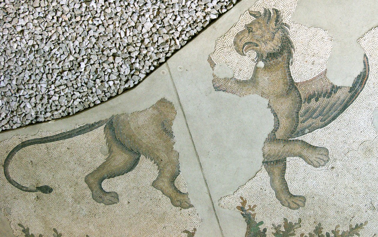 Aslan Griffon'u betimleyen mozaik, Arasta Çarşısı, Sultan Ahmet Camii, İstanbul. by Roman Roman