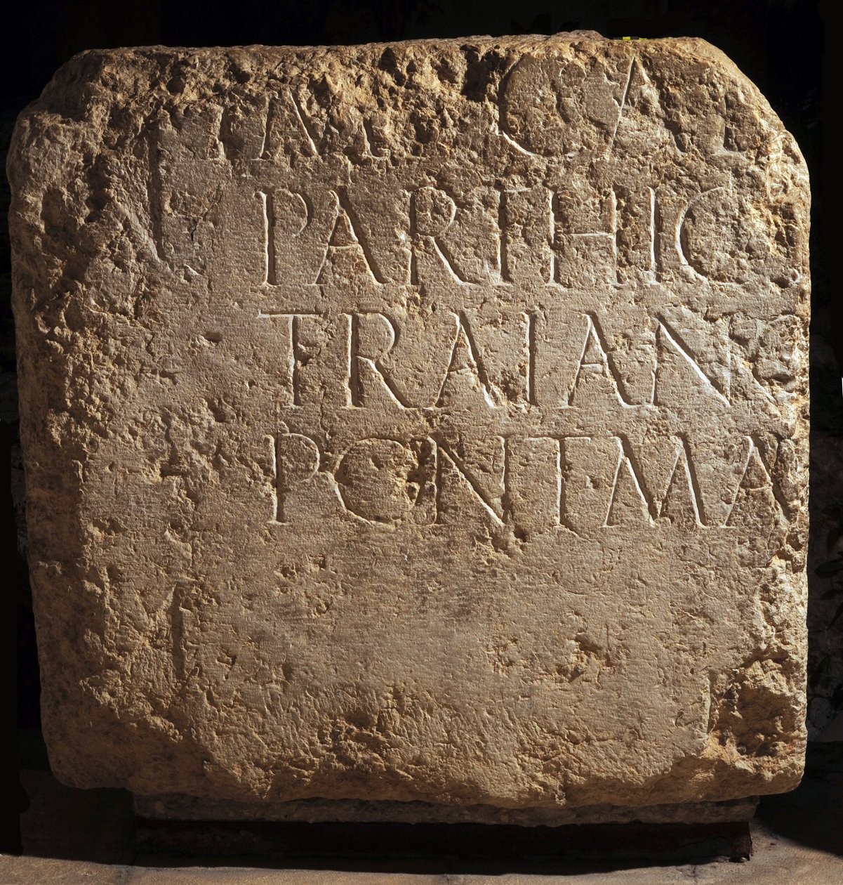 Daha büyük bir Hadrian yazıtının parçası, MS 2. yüzyıl (taş) by Roman Roman
