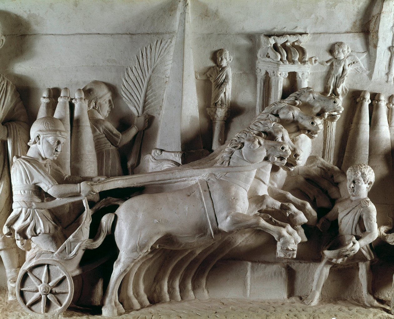Roma sanatı: Dört atlı arabayı temsil eden yontulmuş kabartma, dört atın çektiği araba. Roma Antik Eserleri Müzesi, Roma by Roman Roman