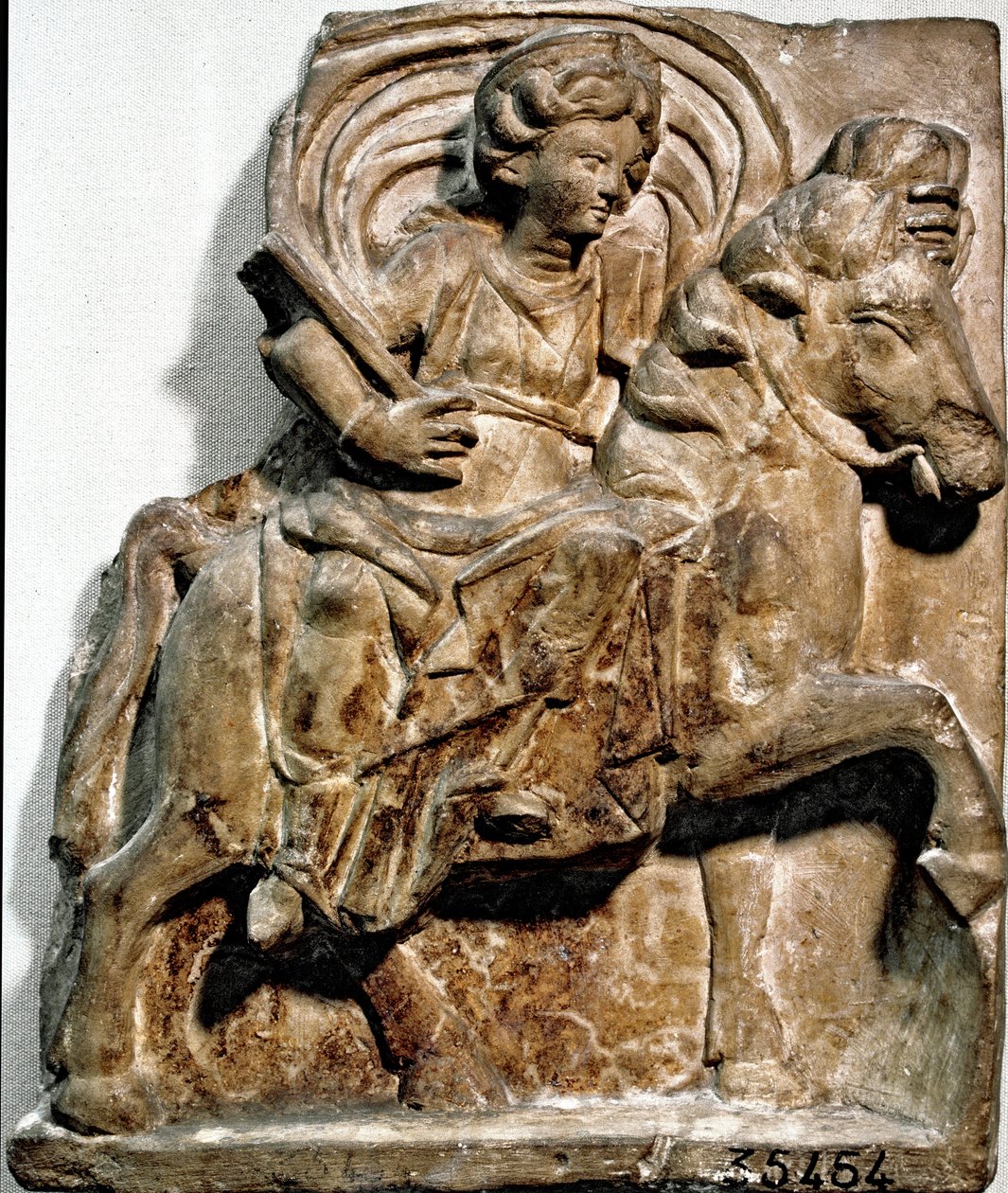 Roma sanatı: tanrıça Epona, Galya kökenli tanrı, atlıların ve gezginlerin koruyucusu. Gannat (Allier), Auvergne