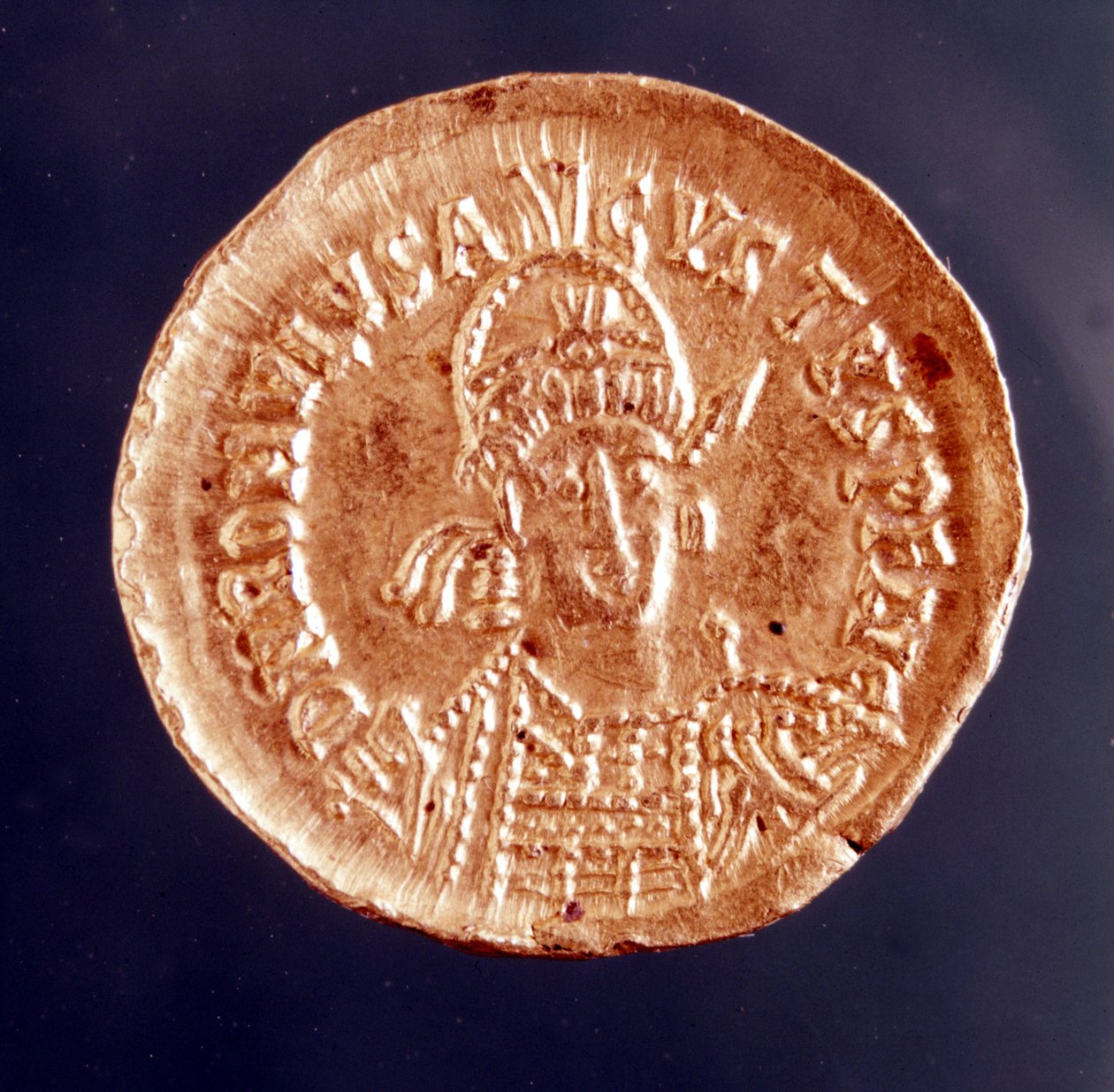 Romulus Augustule, Latince Flavius Romulus Augustus (veya Romulus Augustulus (içinde). Romolo Augustolo), yaklaşık 460 - 511), batının son Roma imparatoru. Bir madeni para üzerinde portre, 5. yüzyıl by Roman Roman