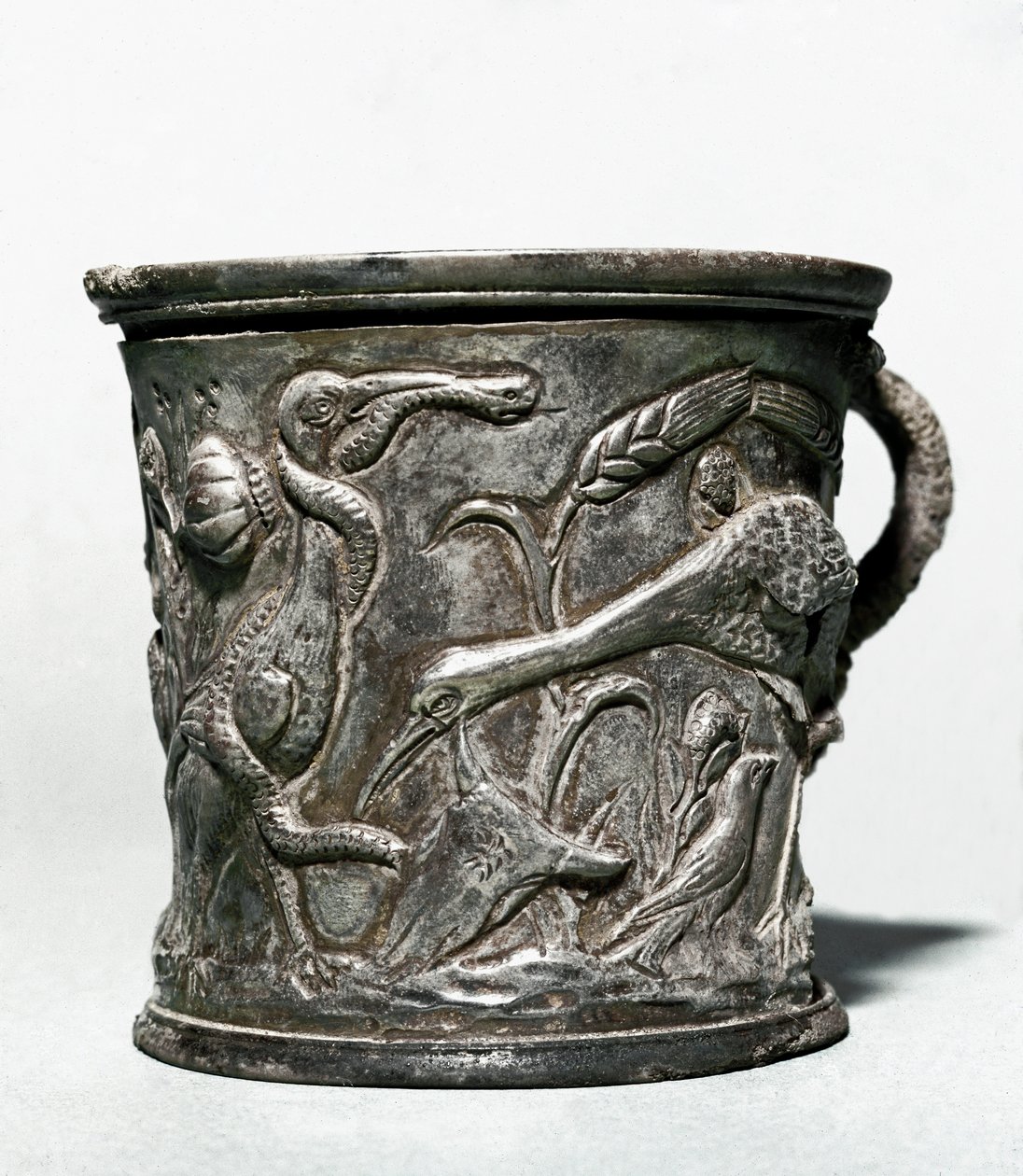 Kuşlar ve buğday ile gümüş fincan by Roman Roman