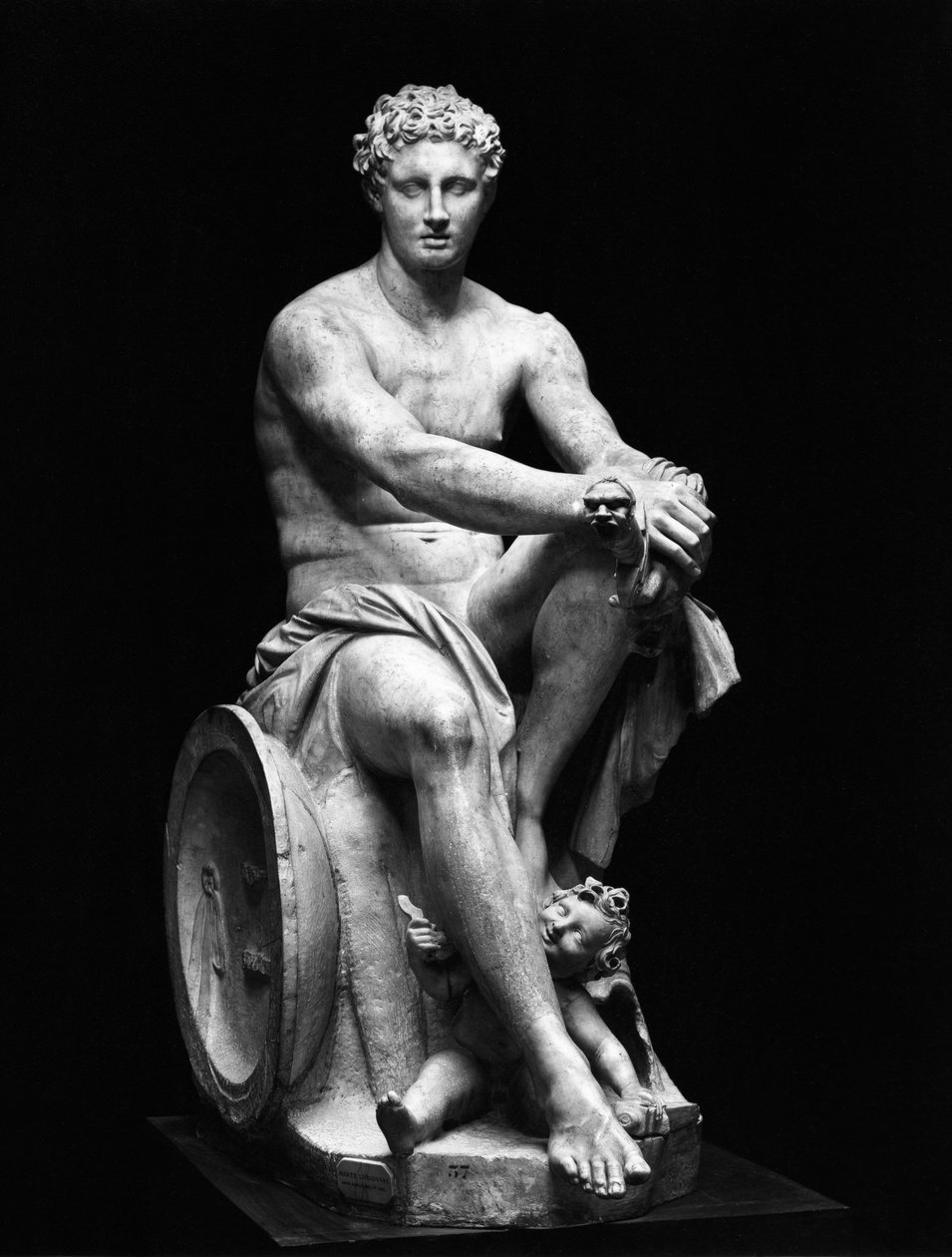 Ares Ludovisi, MÖ 4. yüzyıla ait bir Yunan orijinalinin kopyası (mermer) (s/b fotoğraf) by Roman Roman