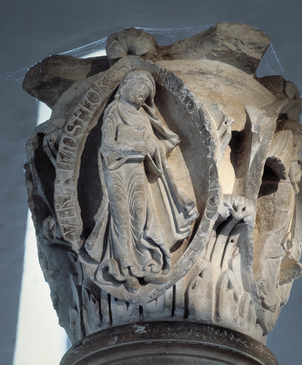 Koronun başkenti (heykel by Romanesque