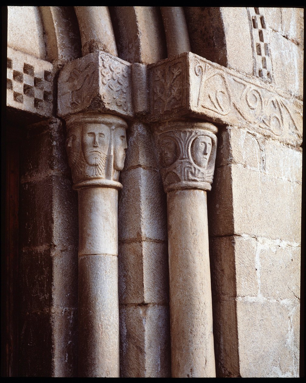 Kilisenin başkentleri by Romanesque