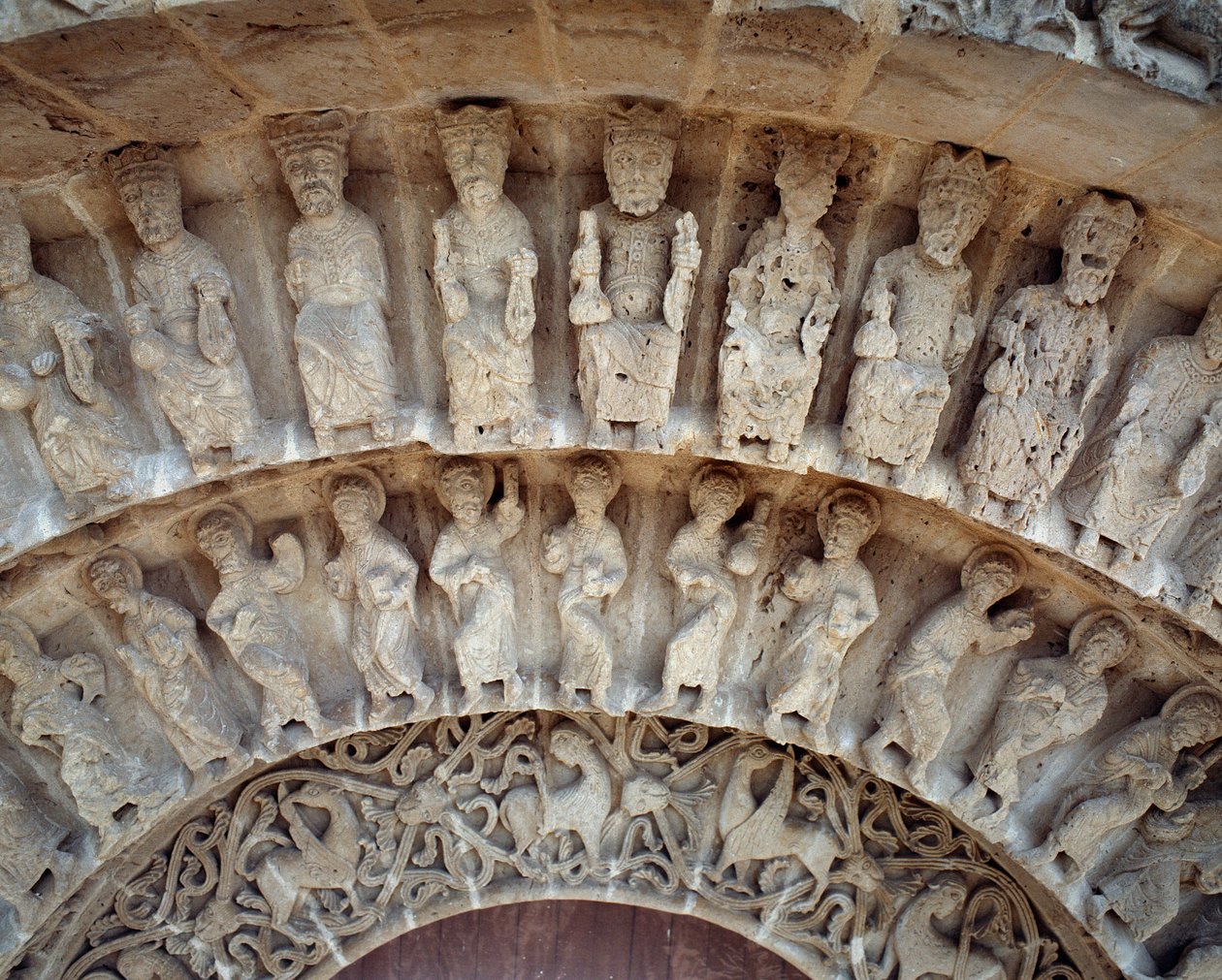 Güney portalının heykellerinden detay by Romanesque
