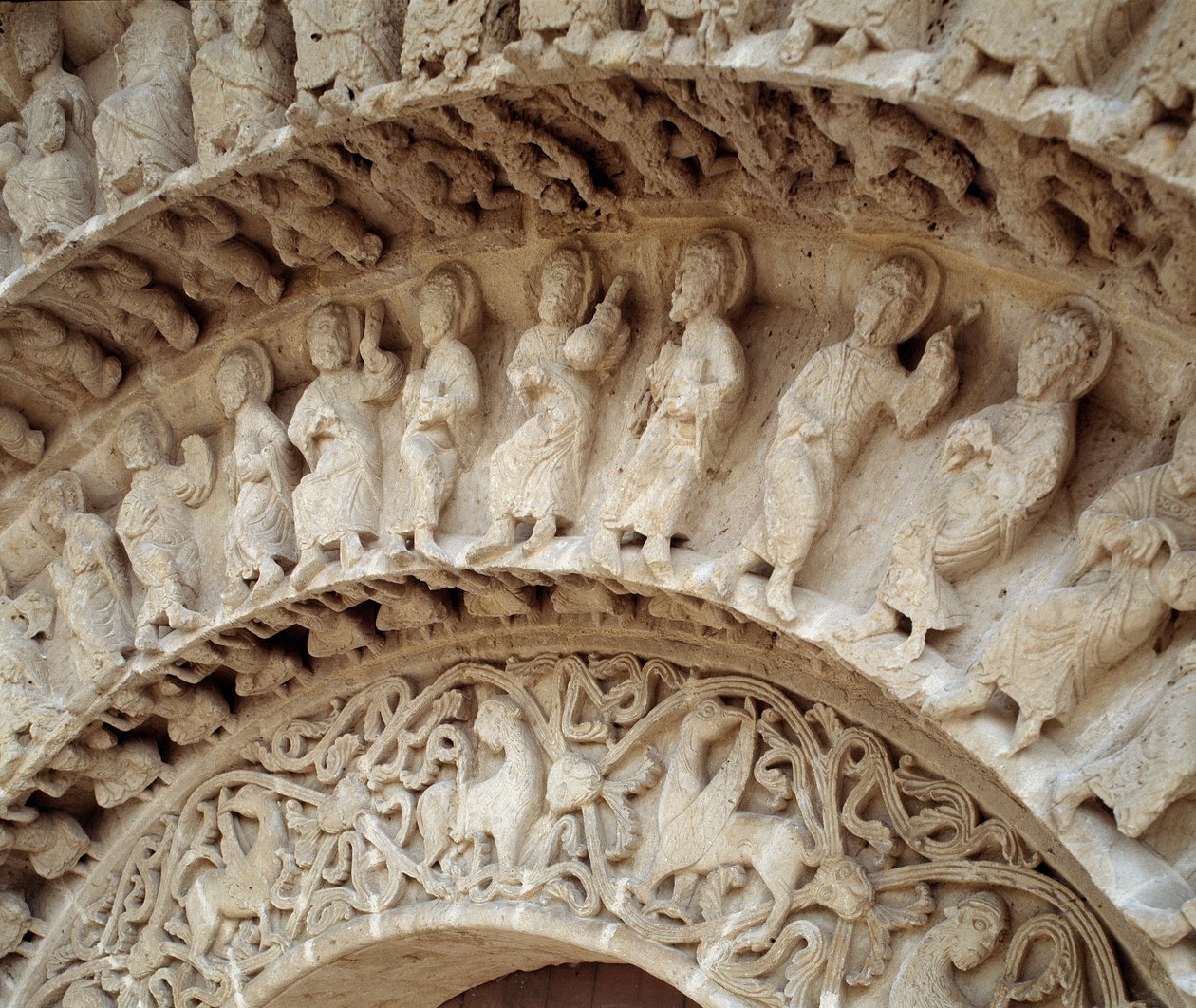 Güney portalının heykellerinden detay by Romanesque