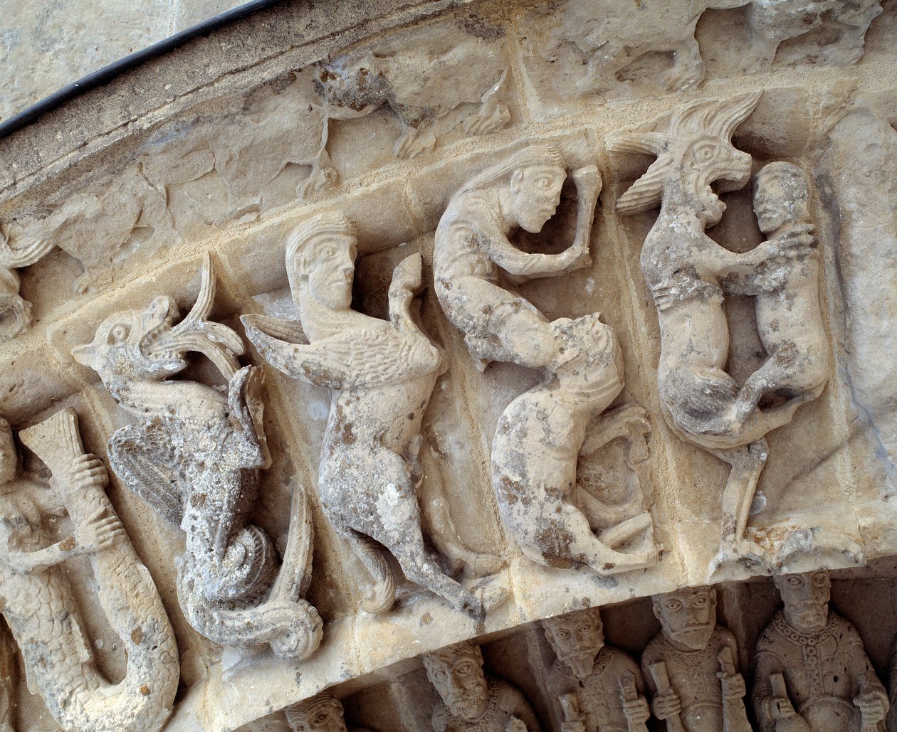 Güney portalının heykellerinden detay by Romanesque