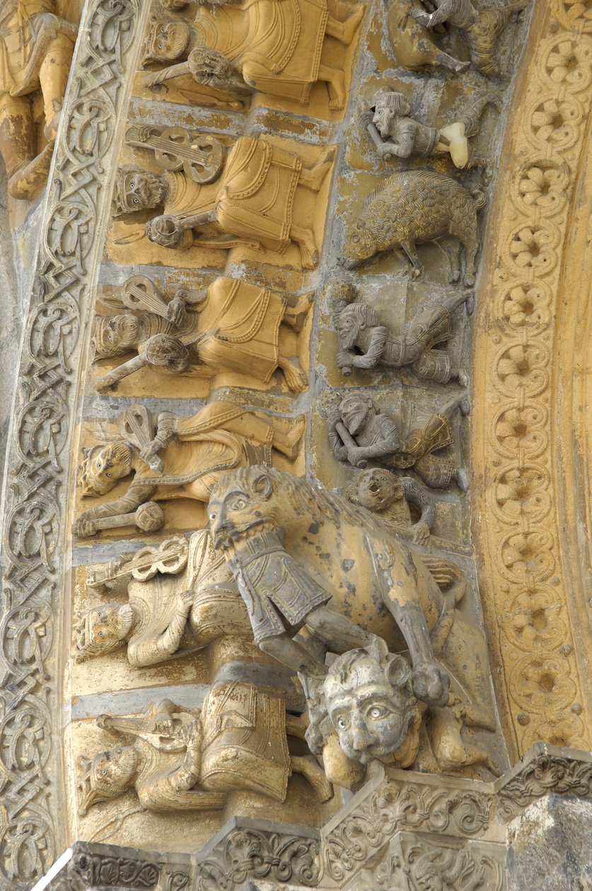 Saint Marie, Oloron Sainte Marie (Atlantik Pireneleri) katedralinin cephesinin oyulmuş tonozunun detayı by Romanesque