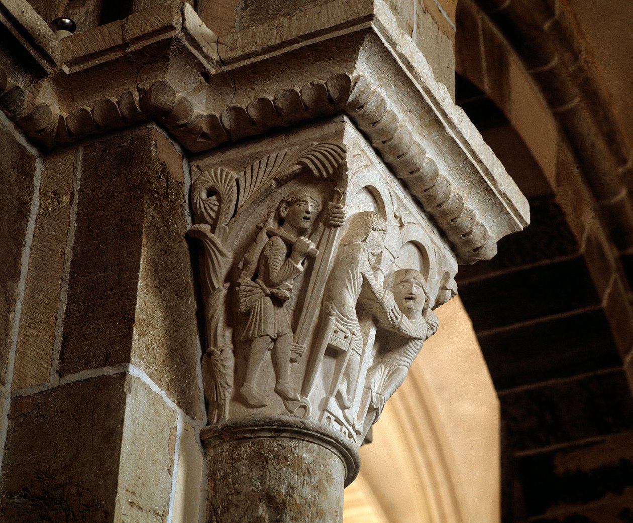Esav avdan döner (oyulmuş sermaye) by Romanesque