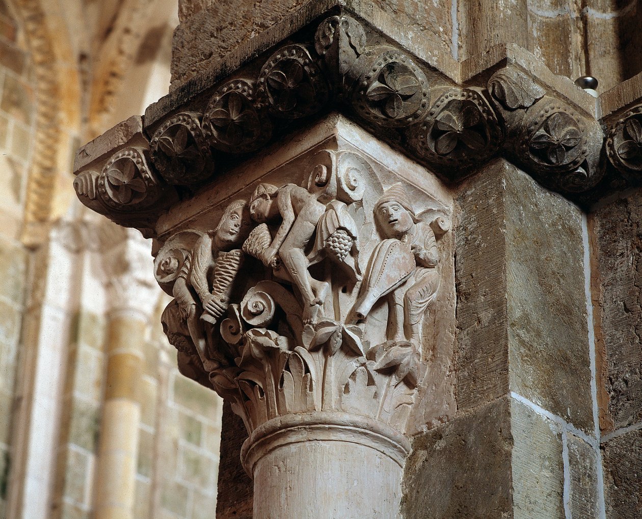 Rüzgarların Temsili (oyulmuş sermaye) by Romanesque