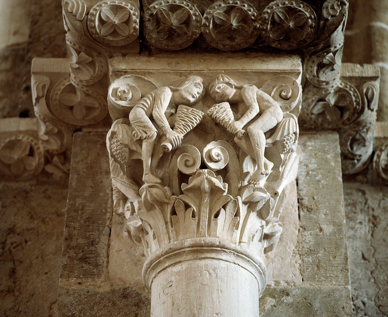 Rüzgarların Temsili (oyulmuş sermaye) by Romanesque