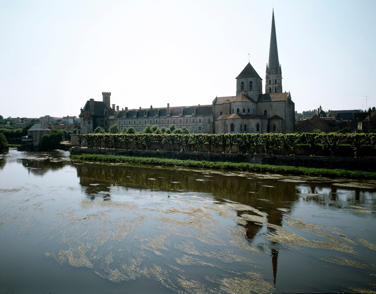 Romanesk sanat: 11. yüzyılda kurulan Saint-Savin-sur-Gartempe (Saint Savin sur Gartempe) manastırının görünümü. Aziz Savin, Viyana by Romanesque