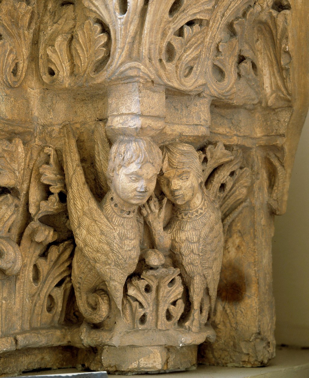Üst kısım, Saint Loup de Naud Kilisesi