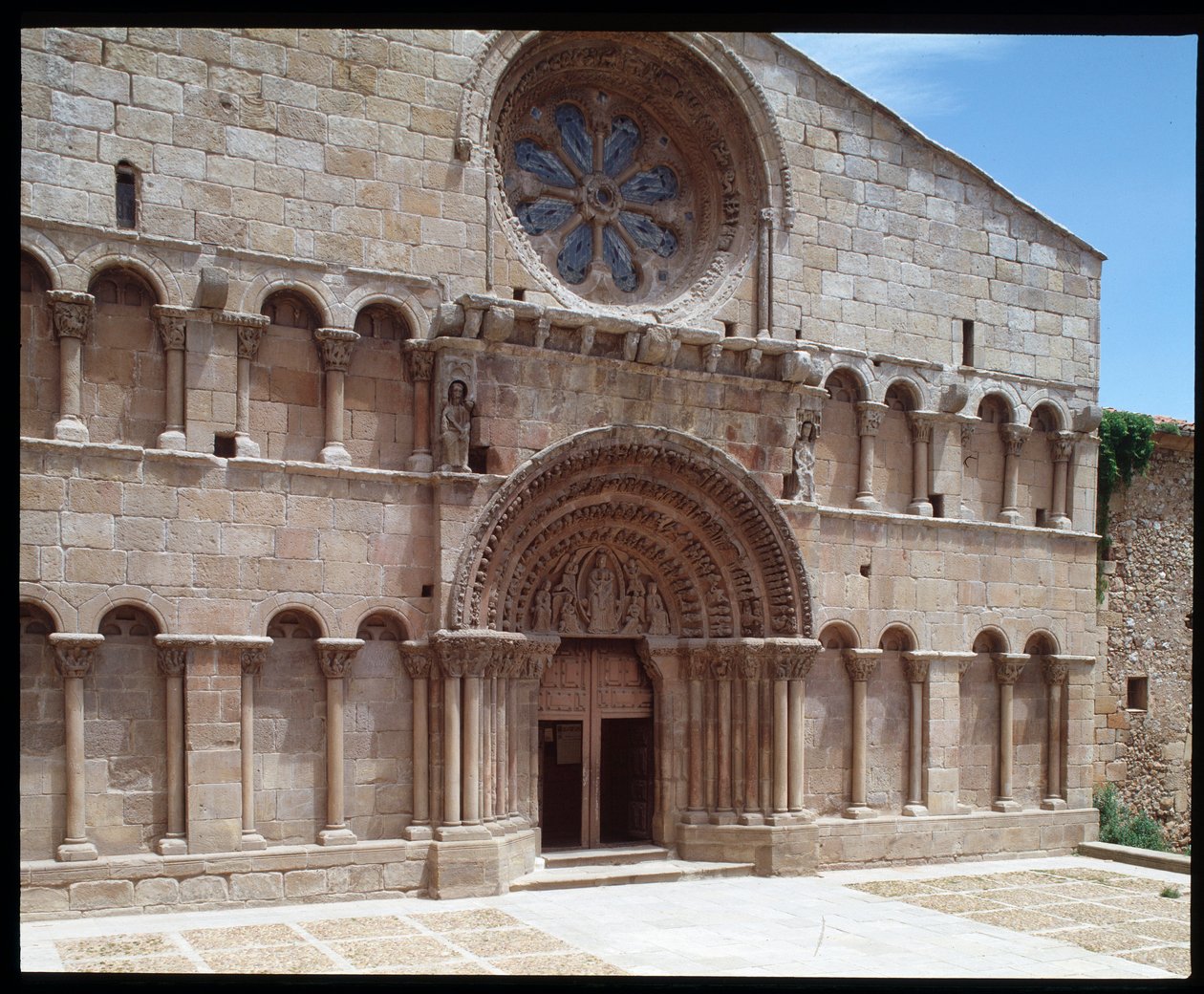 St Dominic kilisesinin görünümü by Romanesque