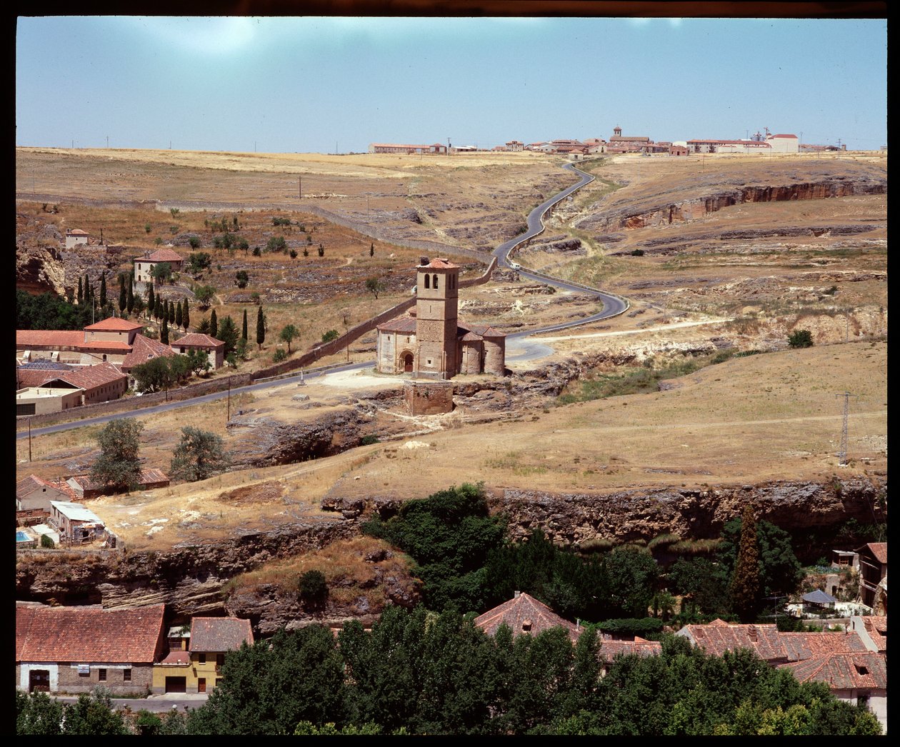 Tapınak Şövalyeleri tarafından kurulan kilisenin görünümü by Romanesque