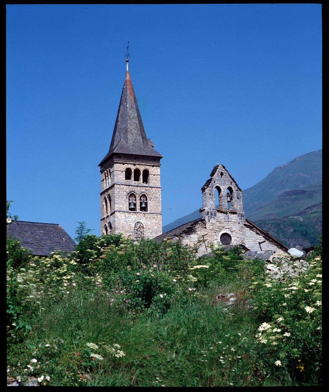 St Mary kilisesinin görünümü, Arties (fotoğraf) by Romanesque
